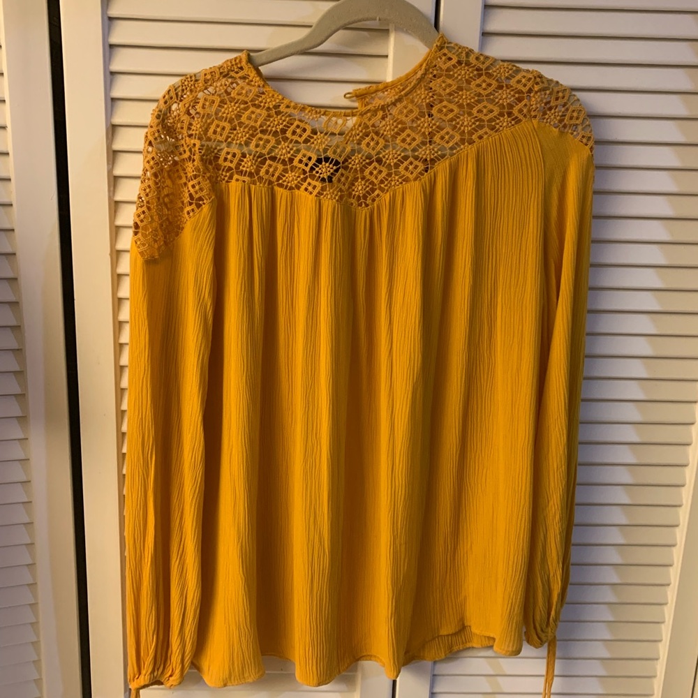 Mossimo Xs yellow top
